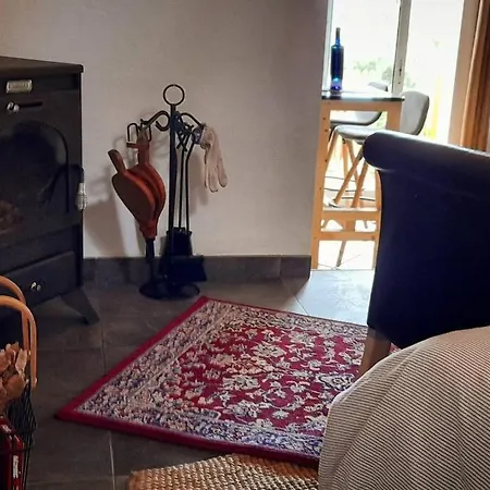 Horská chata Casa Aguar: Acogedora Casa De Invitados En El Bosque *